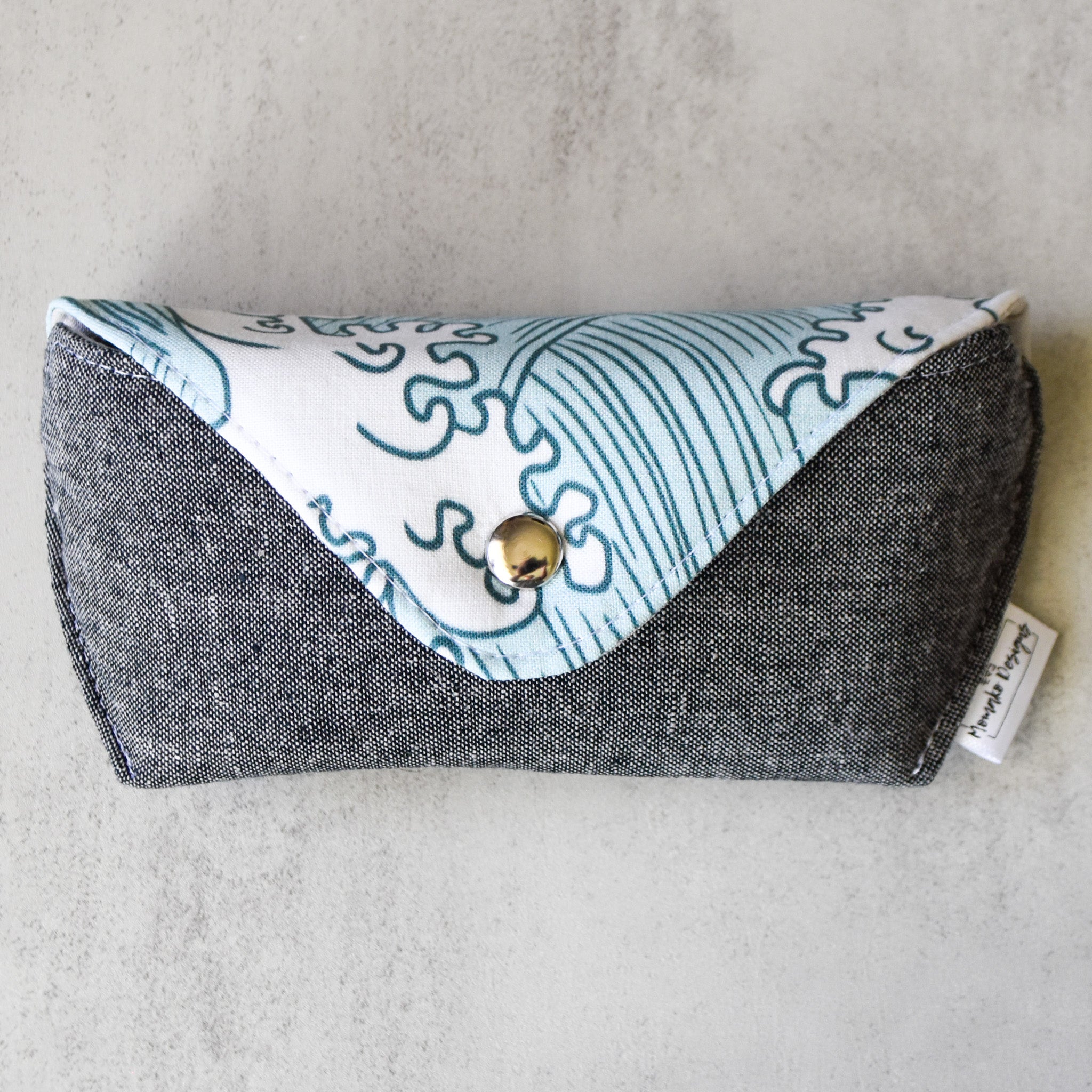 Making Waves Glasses Case
