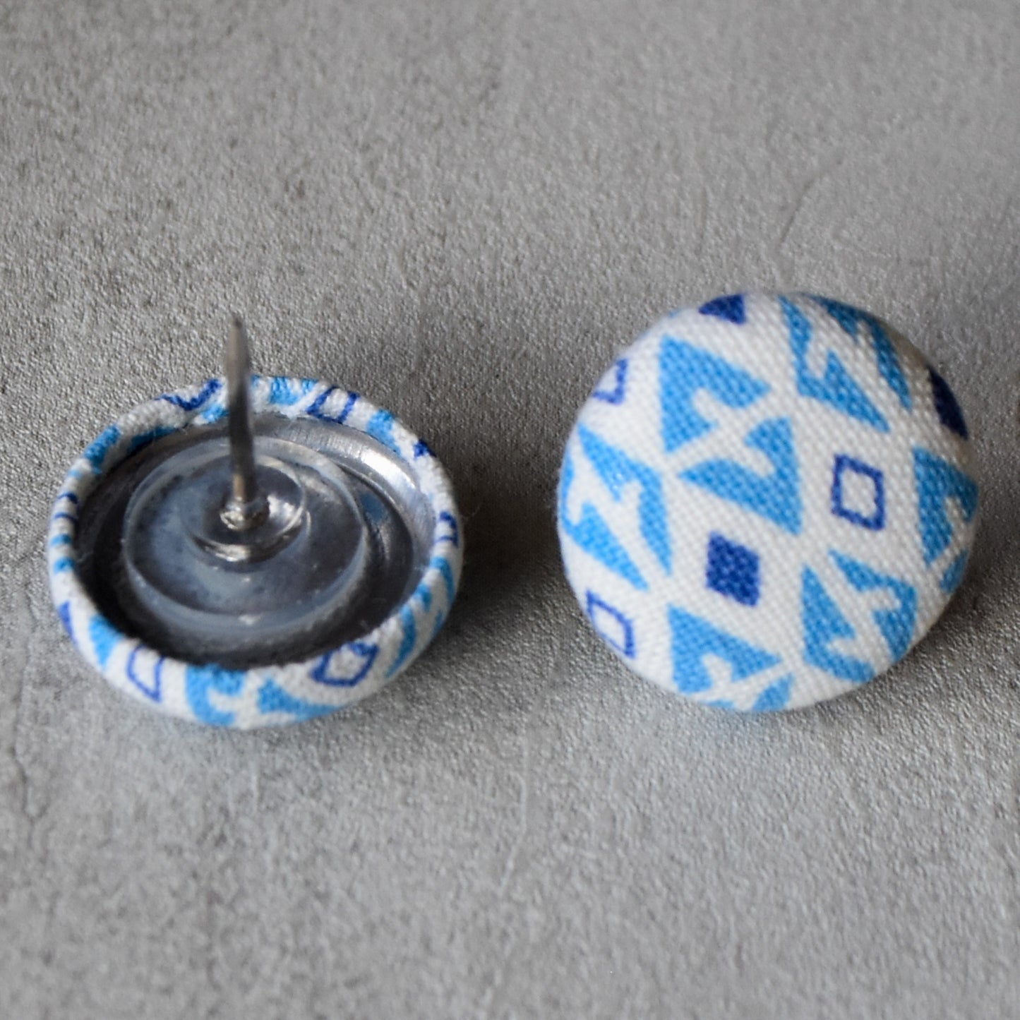 Blue Diamonds Push Pins