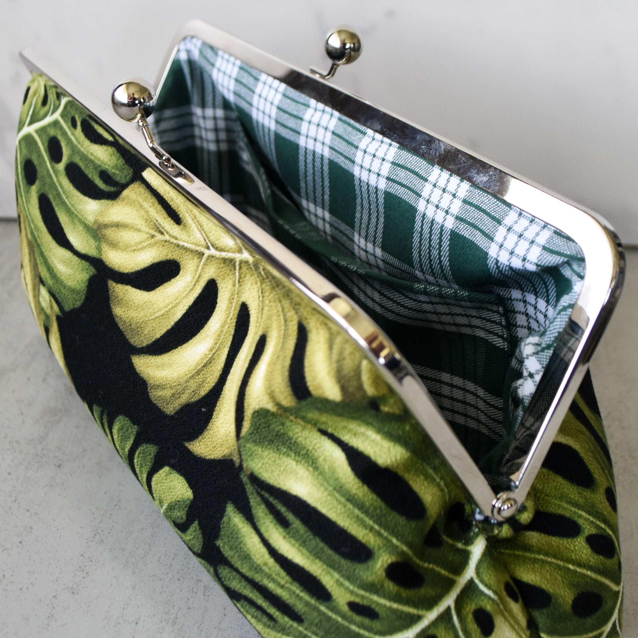 Leaf Society 10" Metal Handle Clutch