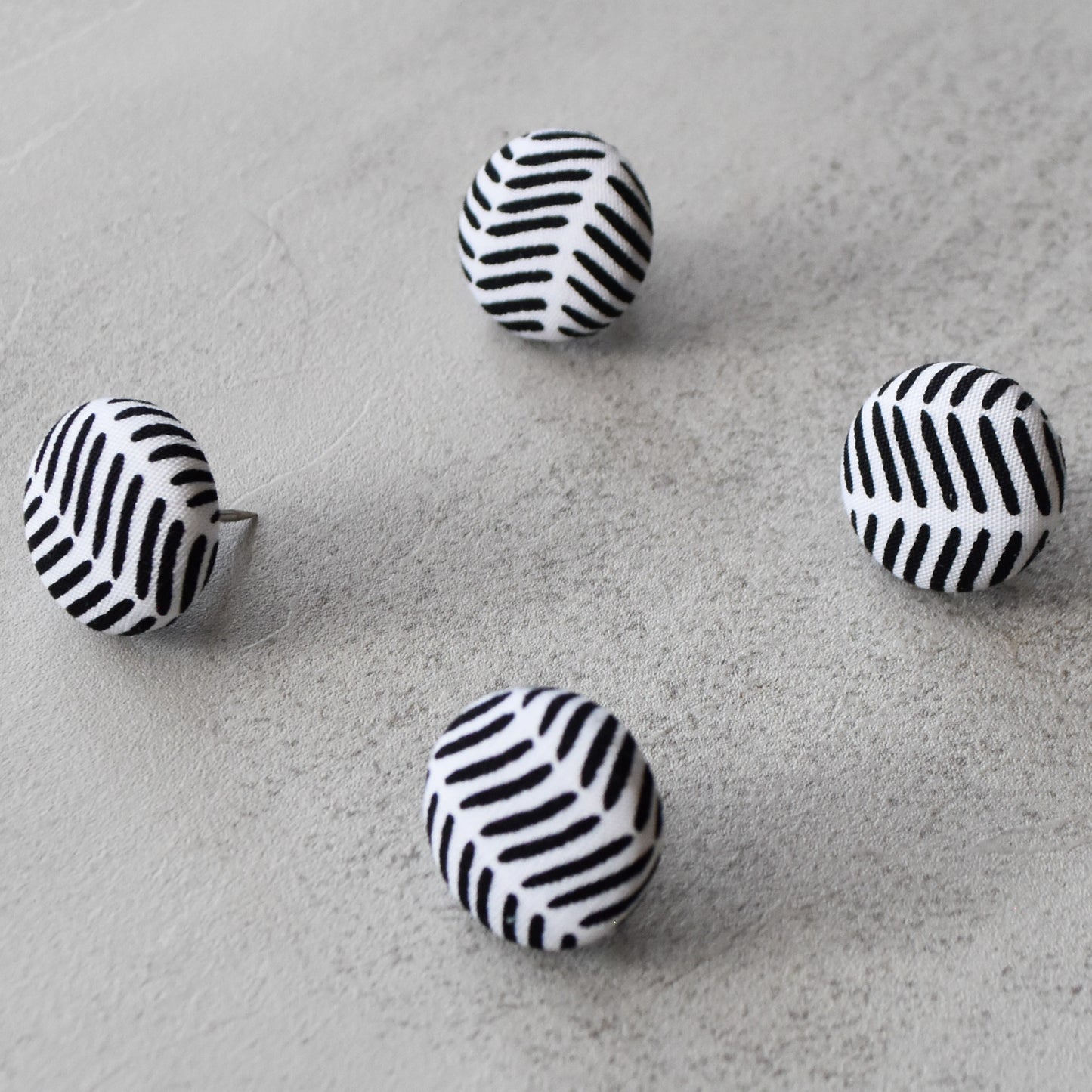 Trend Tracks Push Pins