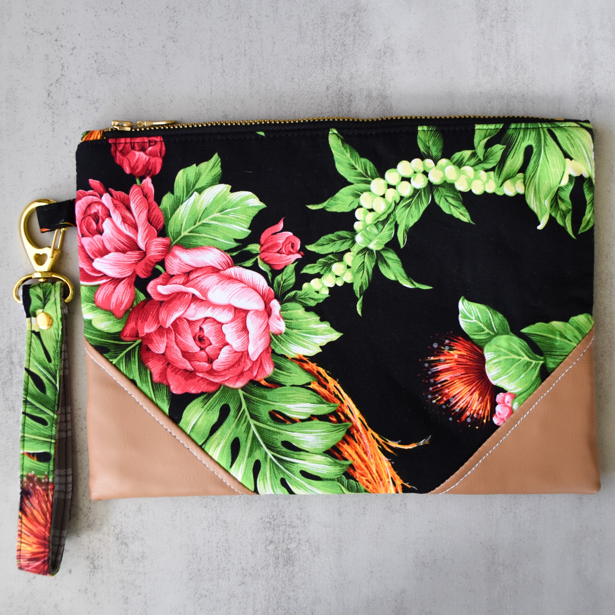 Climbing Puas Regular Wristlet