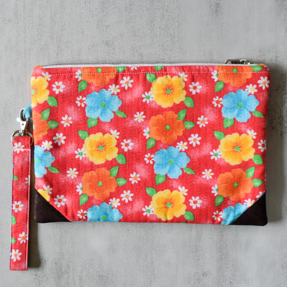 Popping Daisies Wristlet