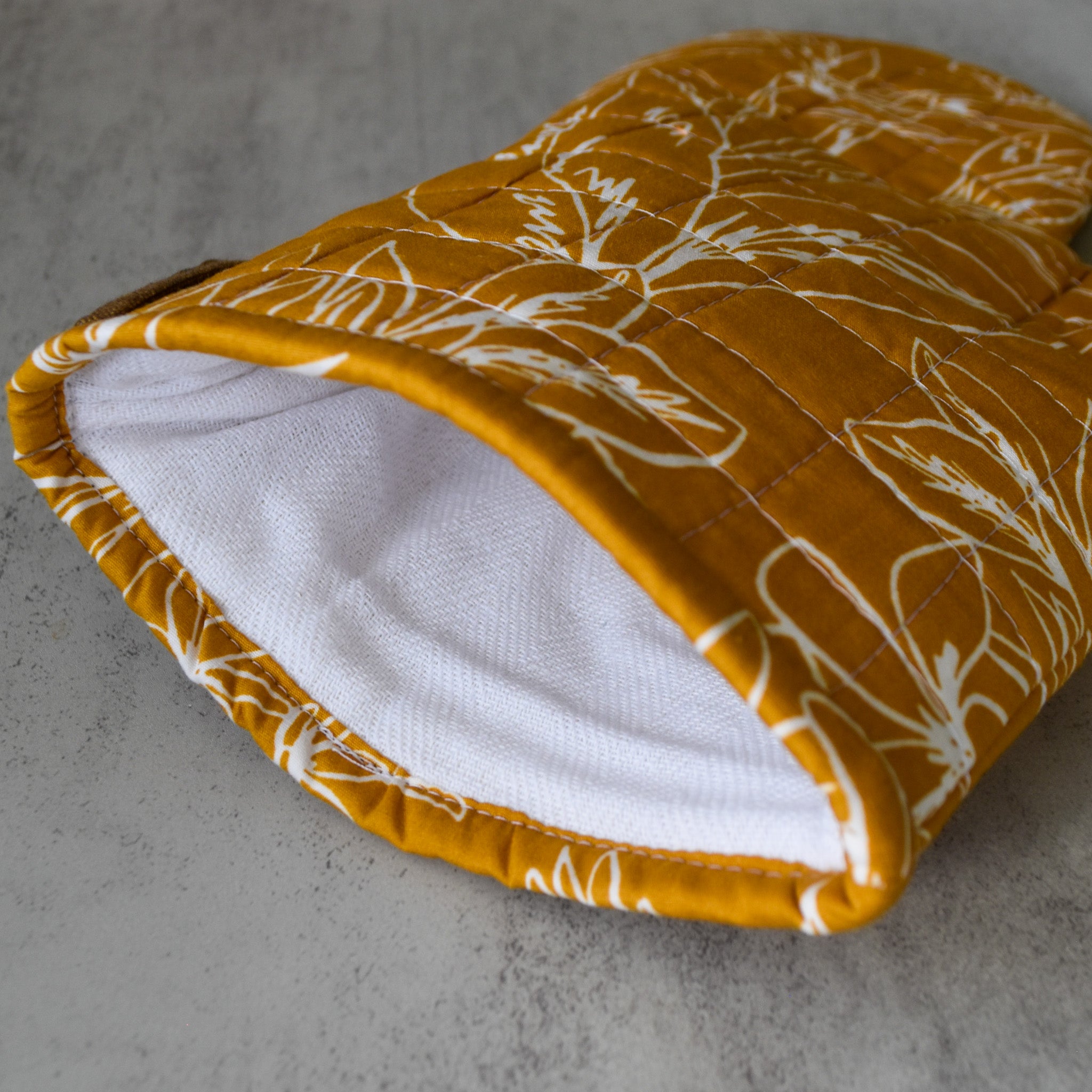 Break The Gold Oven Mitt