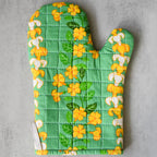 Bright & Focused Oven Mitt