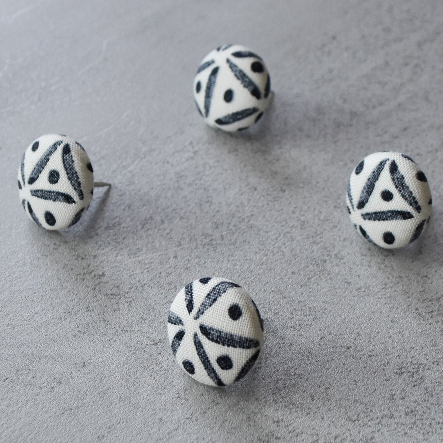 Geo Triangles Push Pins