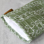 Lei Between the Lines Oven Mitt