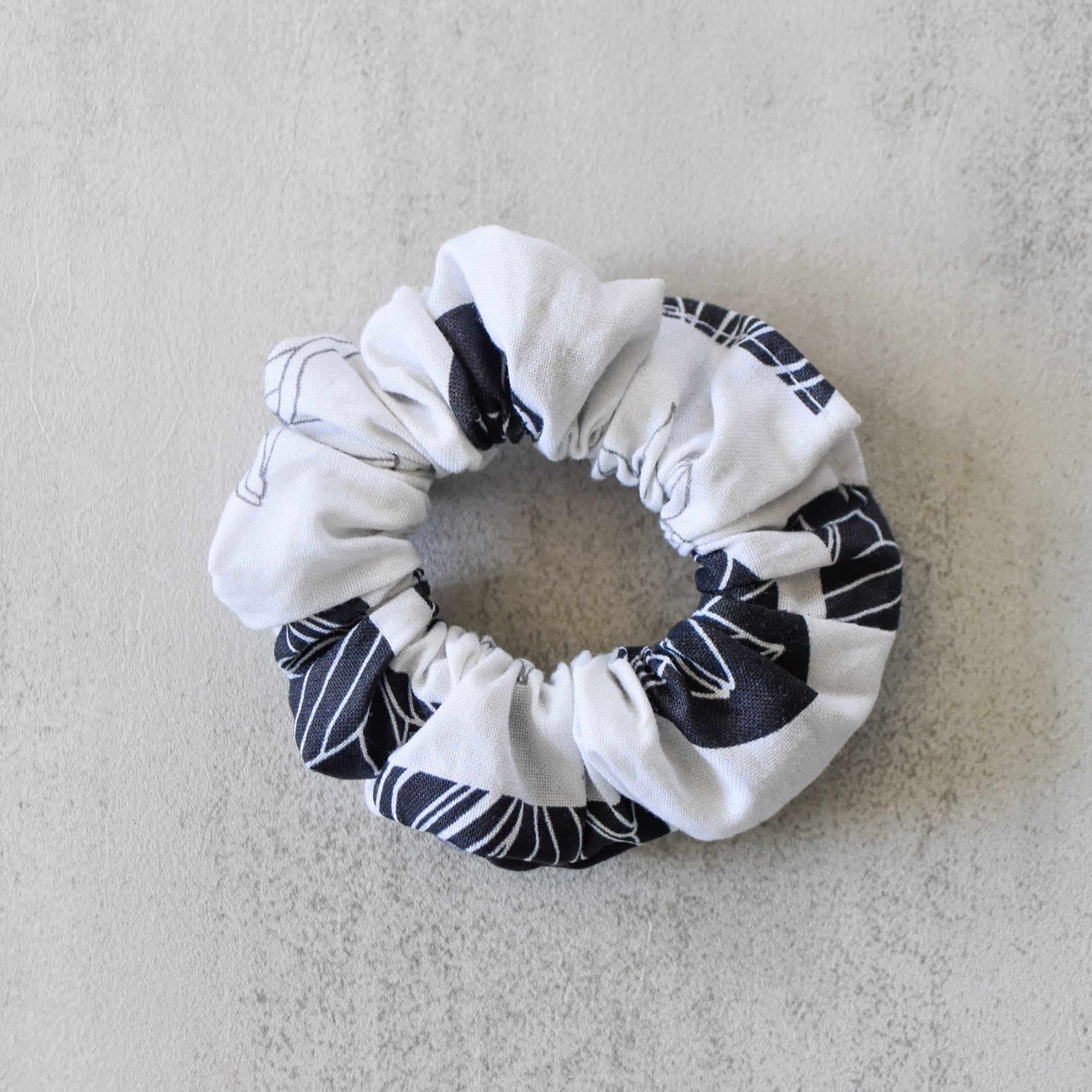 Daisy Chain Mini Scrunchies