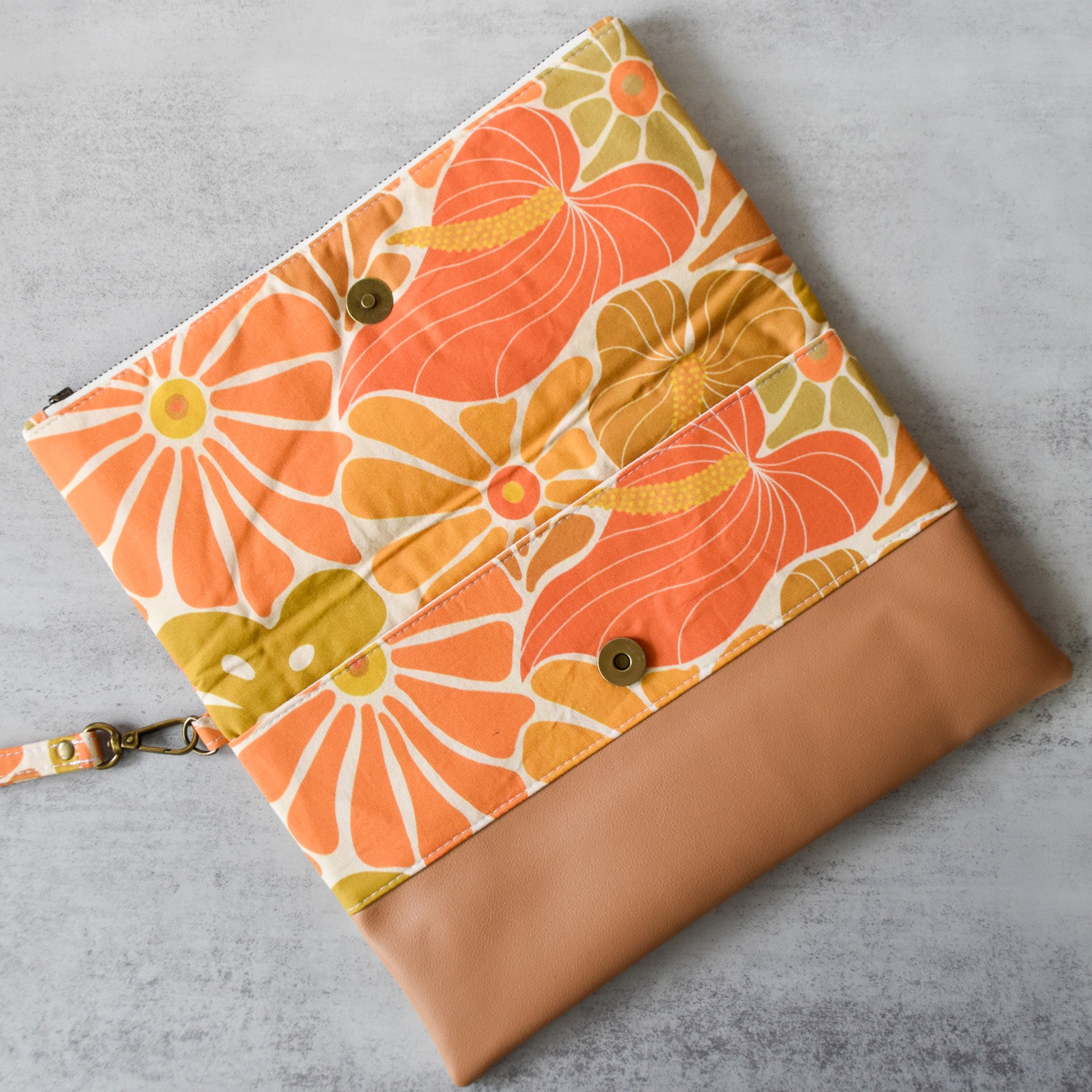 Ready, Sunset, Glow Kalalau Wristlet Bag