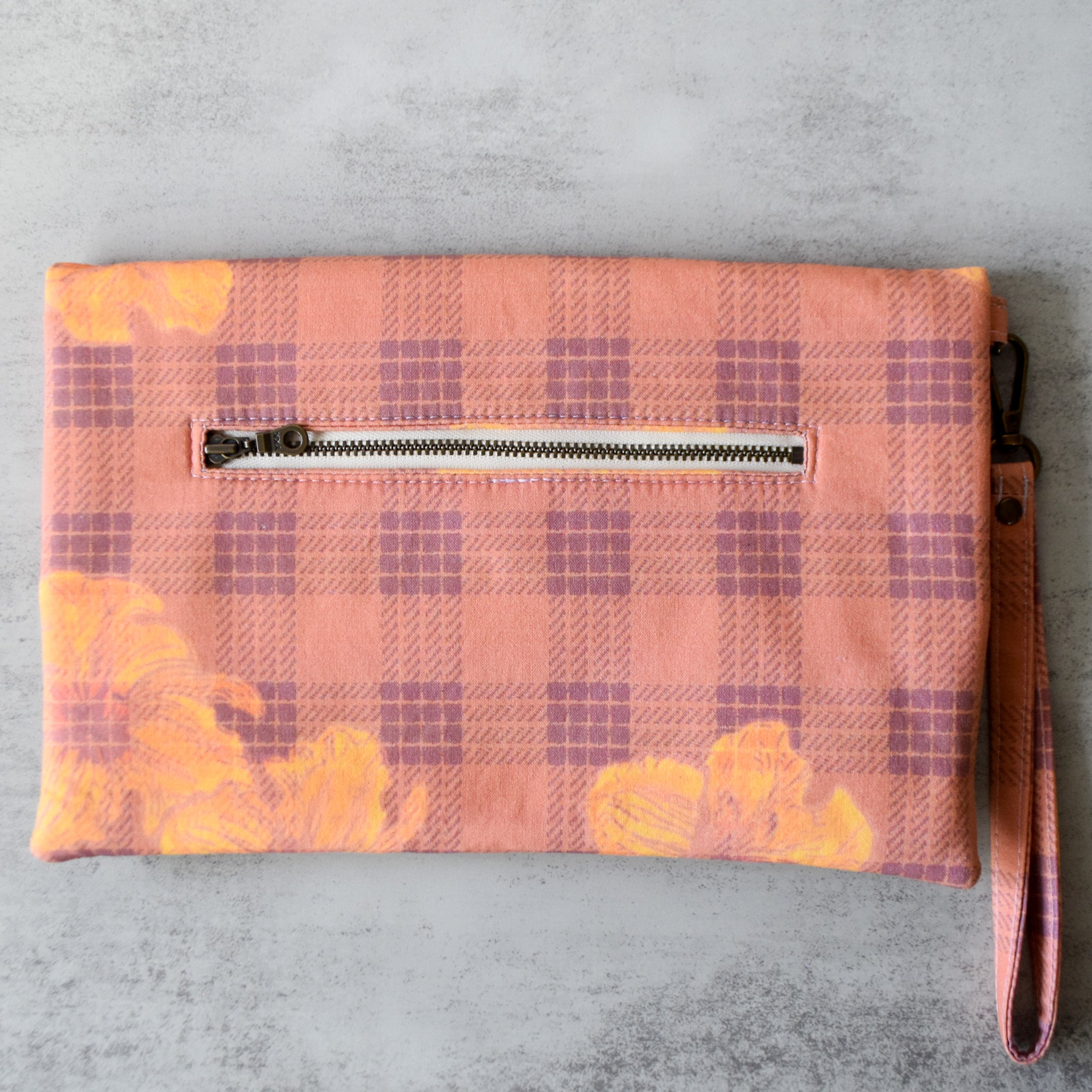 Romantic Kou Kalalau Wristlet Bag