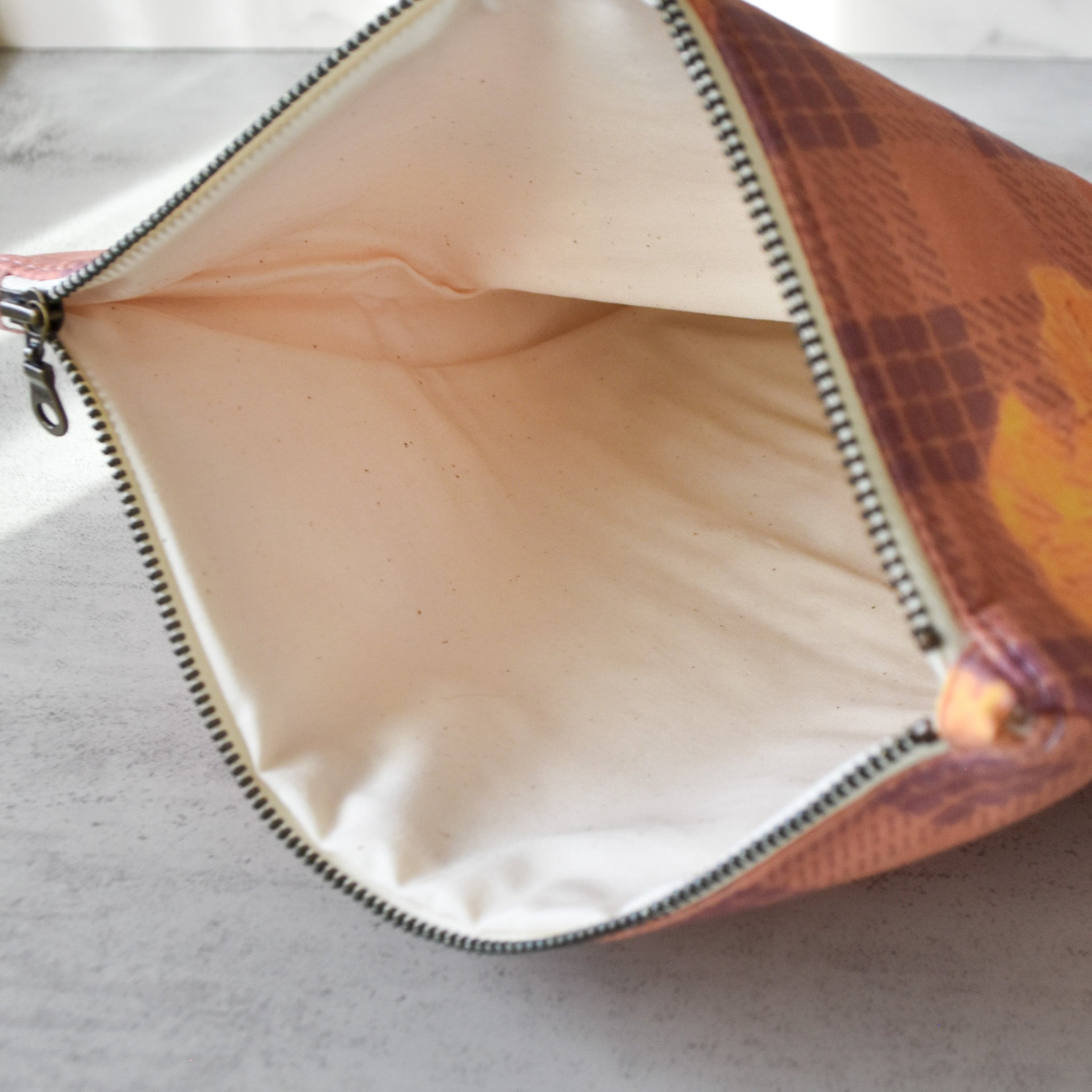 Romantic Kou Kalalau Wristlet Bag