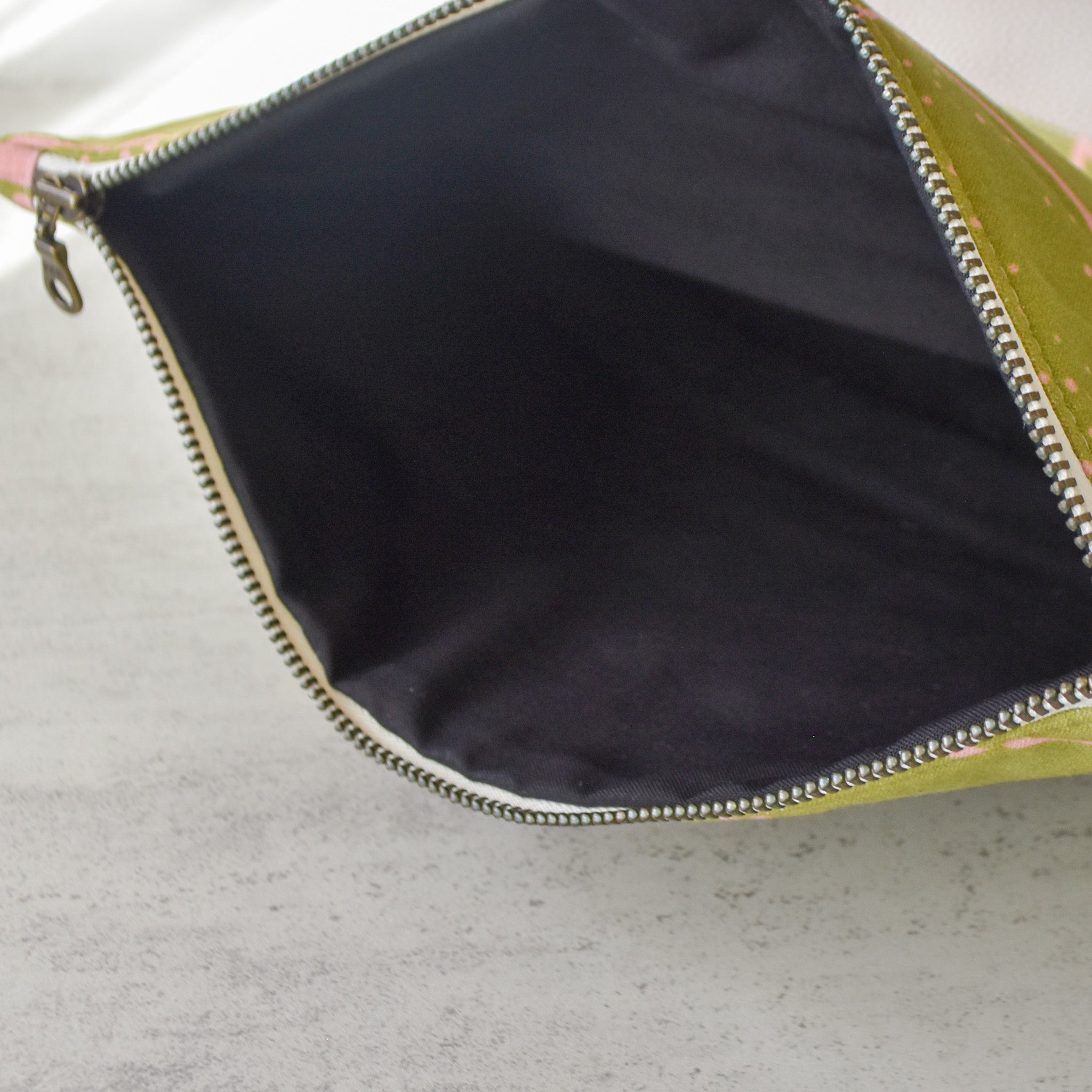 Limelight Kalalau Wristlet Bag