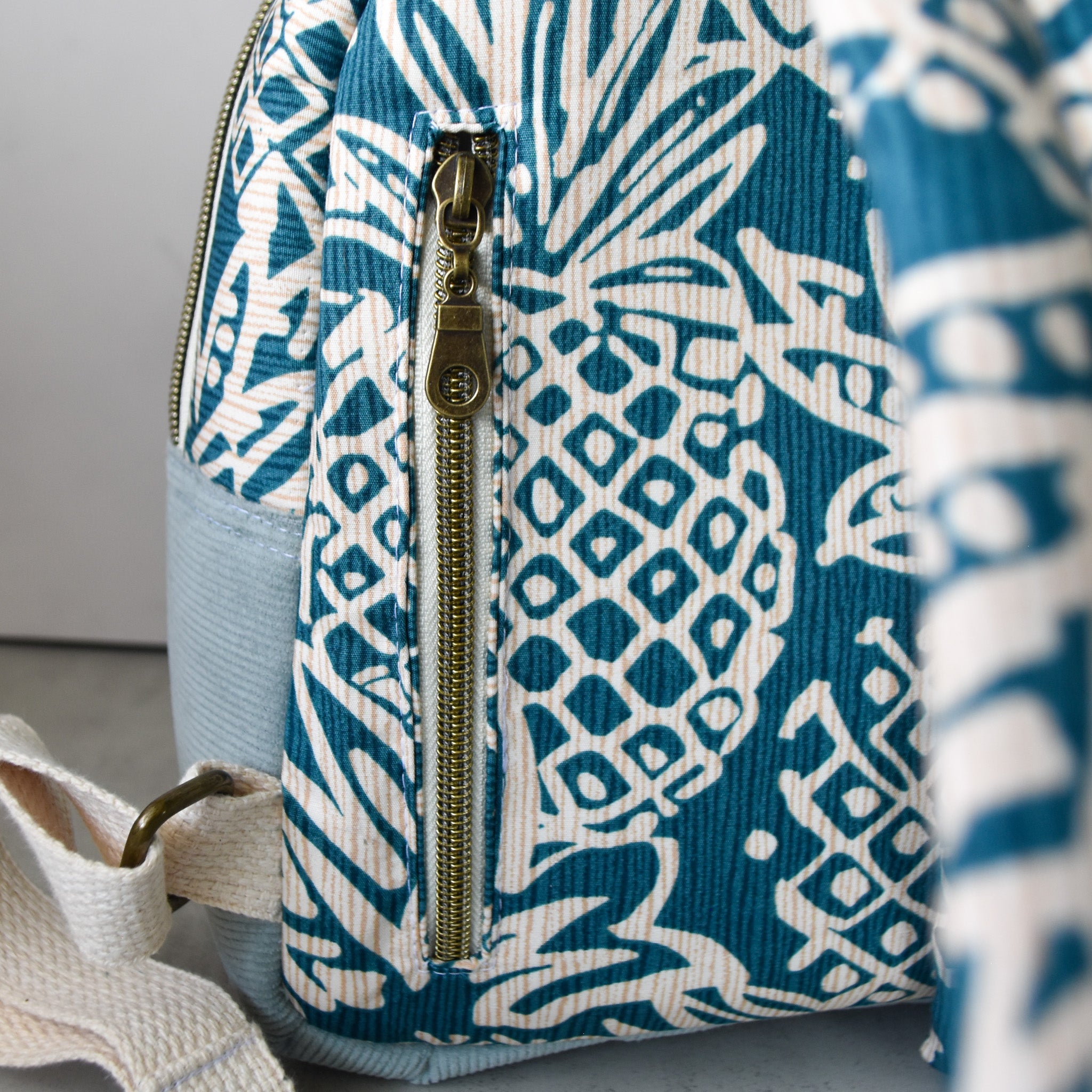Pineapple Sketch Holopuni Backpack